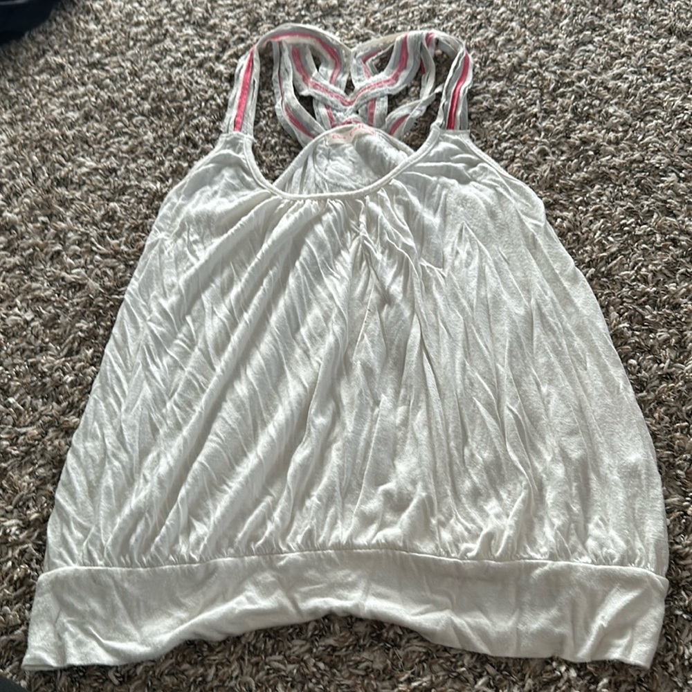 Cute white top. No stain. Small